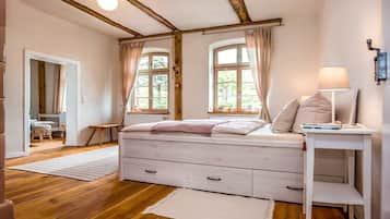 2 bedrooms, free WiFi, bed sheets