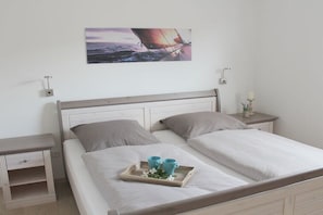 Planxa i posts de planxar, wifi gratuïta i roba de llit 