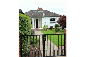 Exterior - Holiday home in Wunstorf with swimming pool (Wunstorf)