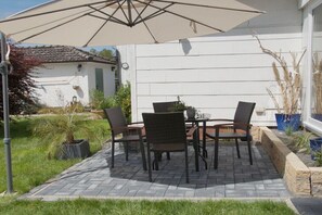Outdoor dining - Holiday home in Wunstorf with swimming pool (Wunstorf)