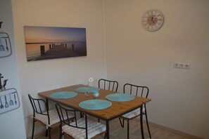 Dining - Holiday home in Wunstorf with swimming pool (Wunstorf)