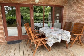 Outdoor dining - Holiday apartment with 3 bedrooms (Glücksburg)