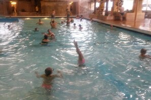 An indoor swimming pool with multiple lanes and swimmers. - Holiday home with 2 bedrooms (Fehmarn OT. Staberdorf)
