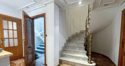 2-story duplex, 220 sq m / Air conditioning / Elche historic center / Family-friendly