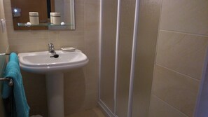 Hair dryer, towels, soap, toilet paper - Casa Amapola "Poppy House "- duplex with pool on the beach (Foz)
