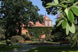 Property grounds - "At the castle park" (Bertsdorf-Hörnitz)