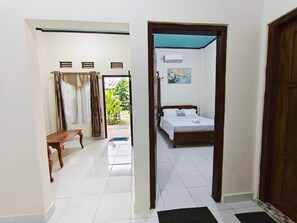 Apartemen Keluarga, pemandangan halaman | Meja kerja, ruang kerja ramah laptop, dan setrika/meja setrika