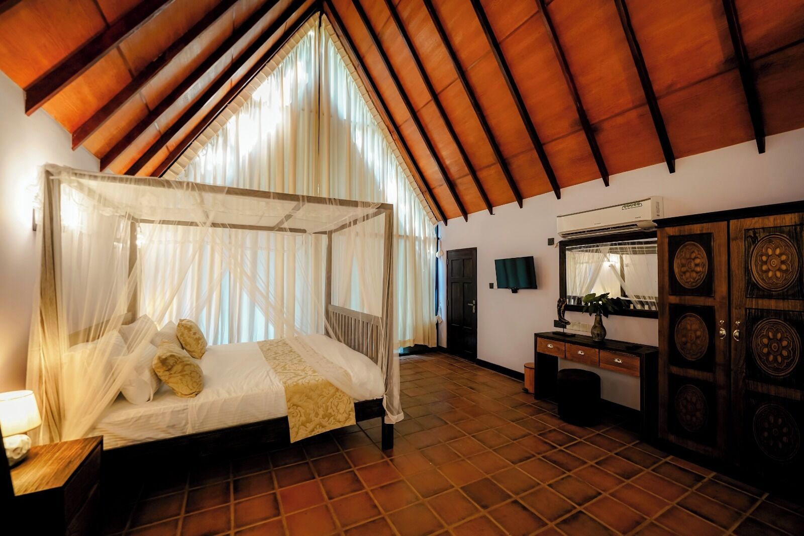 Deluxe Double Room, River View | Desk, blackout drapes, WiFi (free)