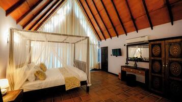 Deluxe Double Room, River View | Desk, blackout drapes, WiFi (free)