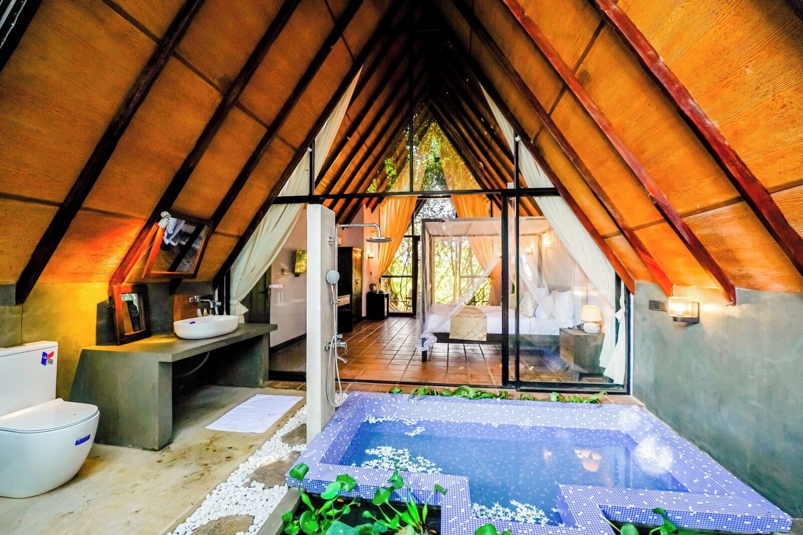 Deluxe Double Room, River View | Bathroom | Separate tub and shower, hair dryer, slippers, towels