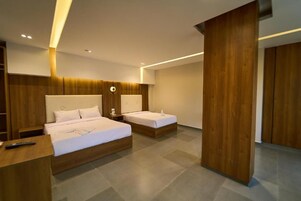 Egyptian cotton sheets, premium bedding, minibar, in-room safe