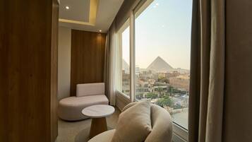 Junior Suite With Jacuzzi - Panoramic Pyramids View | Interior