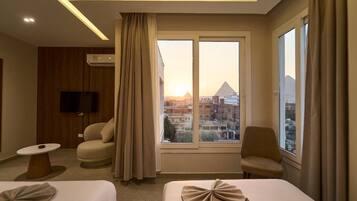 Panoramic Twin Room With Pyramids View | In-room safe, desk, soundproofing, iron/ironing board