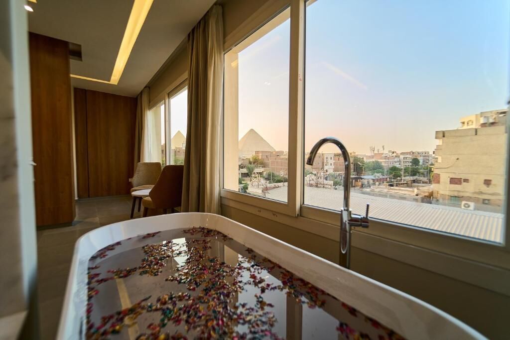 Junior Suite With Bathtub - Panoramic Pyramids View | Interior