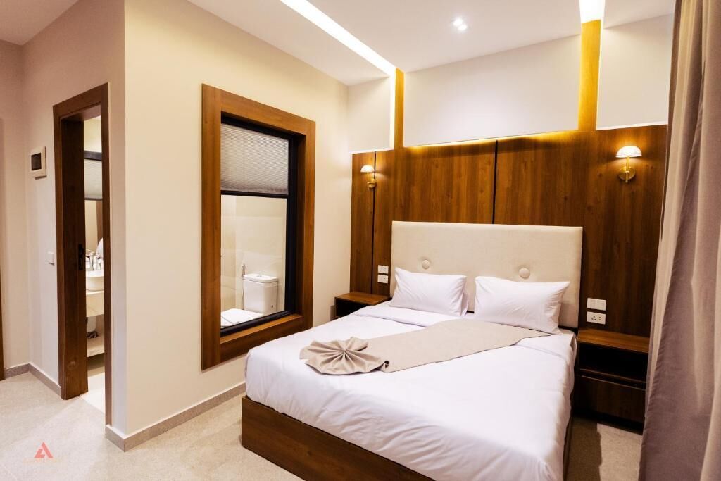 Single Room, Mountain View