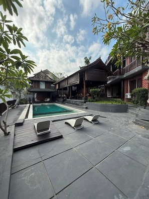 Kolam renang outdoor