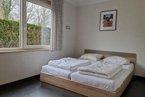 Room - Dual Holiday Cottage for 8 in Baarland (Baarland)