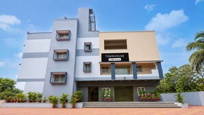 A modern townhouse with a sign indicating it is serviced by OYO. - Classic JR Royals (Golmuri)