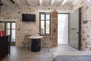 Superior Studio | In-room safe, blackout drapes, iron/ironing board, free WiFi - L10 Old Town Boutique Studios (Rethmyno)