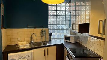 Appartement, 2 chambres, cuisine | Cuisine privée | Grand réfrigérateur, micro-ondes, four, plaque de cuisson
