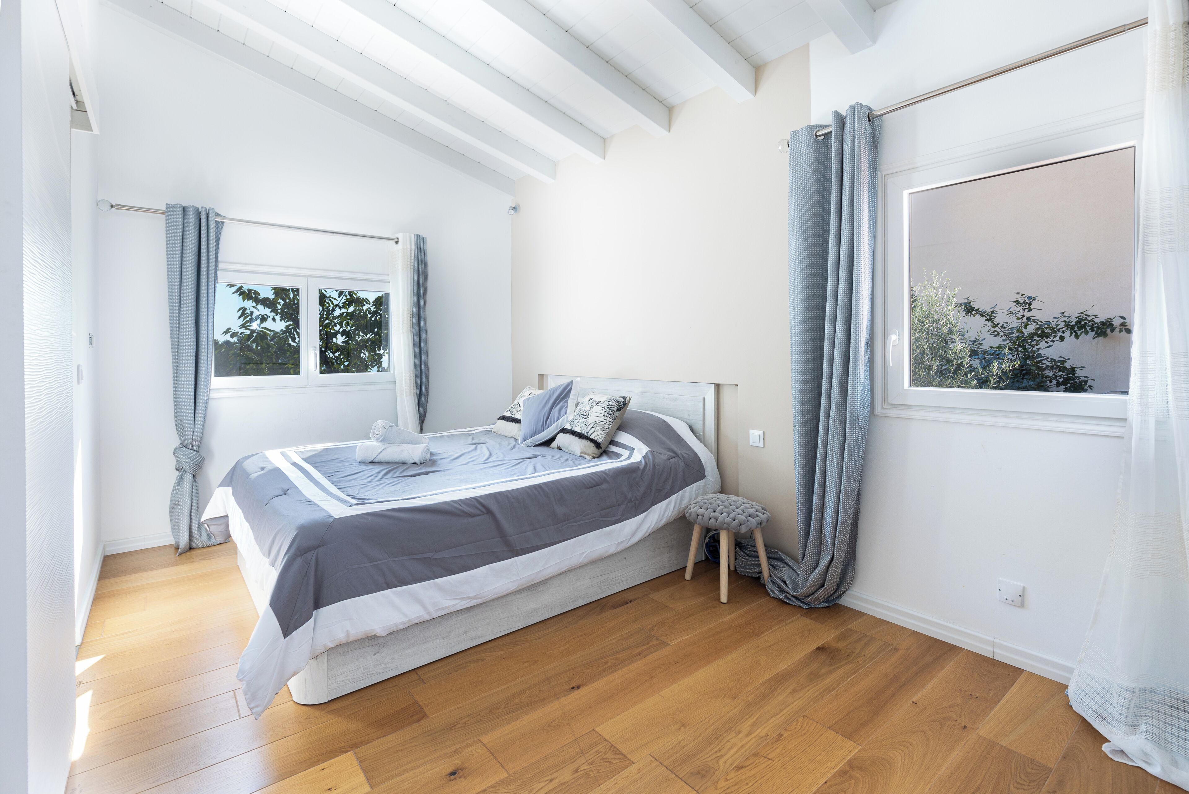 3 slaapkamers, een strijkplank/strijkijzer, wifi, beddengoed
