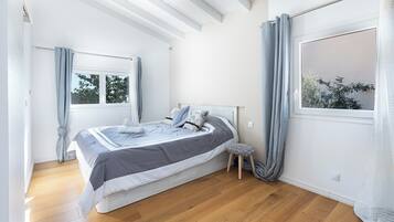 3 slaapkamers, een strijkplank/strijkijzer, wifi, beddengoed