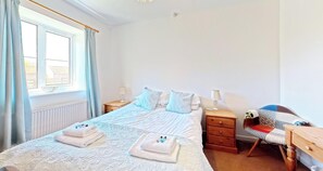 Iron/ironing board, free WiFi, bed sheets - The Granary - Stunning Barn Conversion with Mediterranean courtyard sleeps 5 (Bridlington)