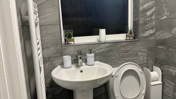Douche, serviettes fournies