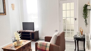 Living area - House Sleeps 8 With Parking (Nottingham)