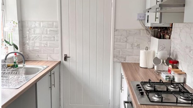 Fridge, microwave, oven, stovetop - House Sleeps 8 With Parking (Nottingham)
