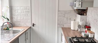House Sleeps 8 With Parking