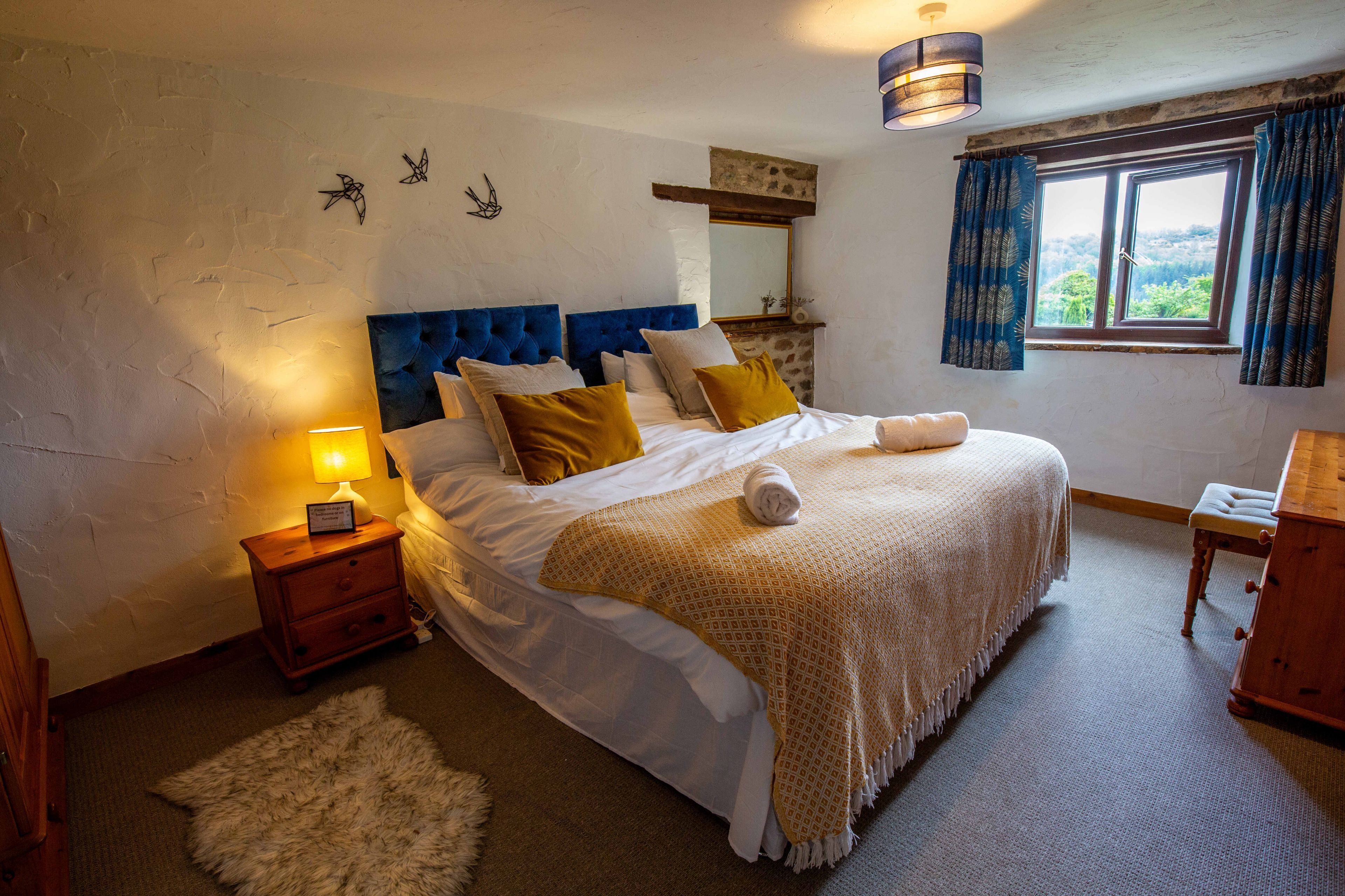 7 bedrooms, WiFi, bed sheets