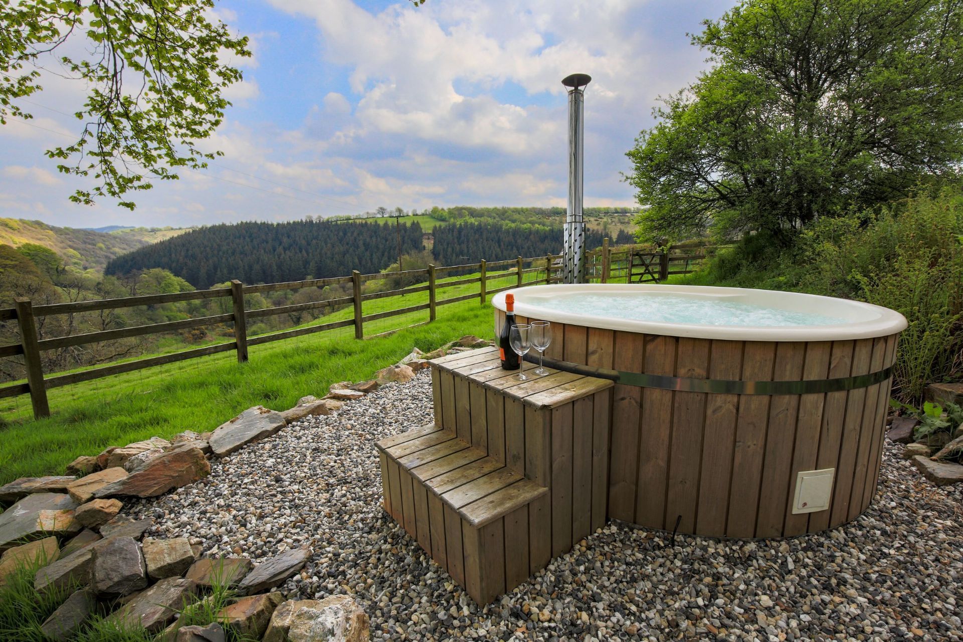 Outdoor spa tub