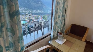 Kamar Deluks, pemandangan gunung | Interior