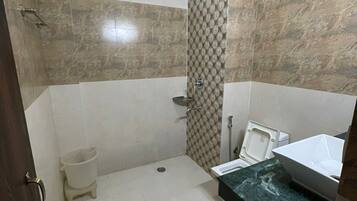 Deluxe Room, Mountain View | Bathroom