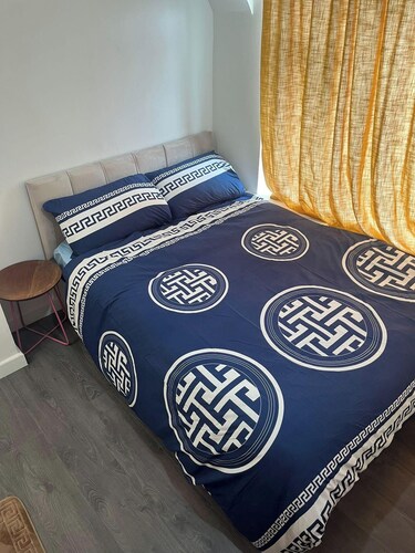House Sleeps 6 With Parking