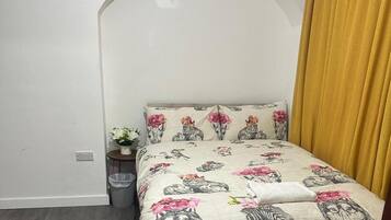3 bedrooms, iron/ironing board, WiFi (free), bed sheets