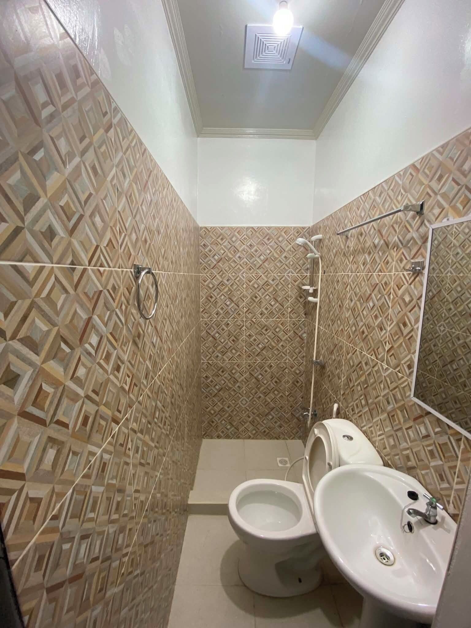 Dusche, Bidet, Handtücher, Seife