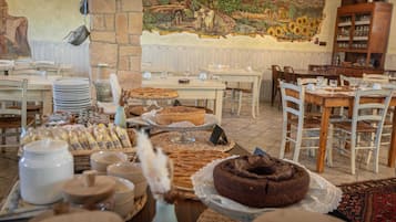 Desayuno bufé gratuito y diario