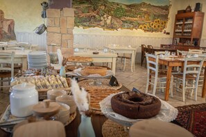 Free daily buffet breakfast - Agriturismo Torre Quadrana (Spello)