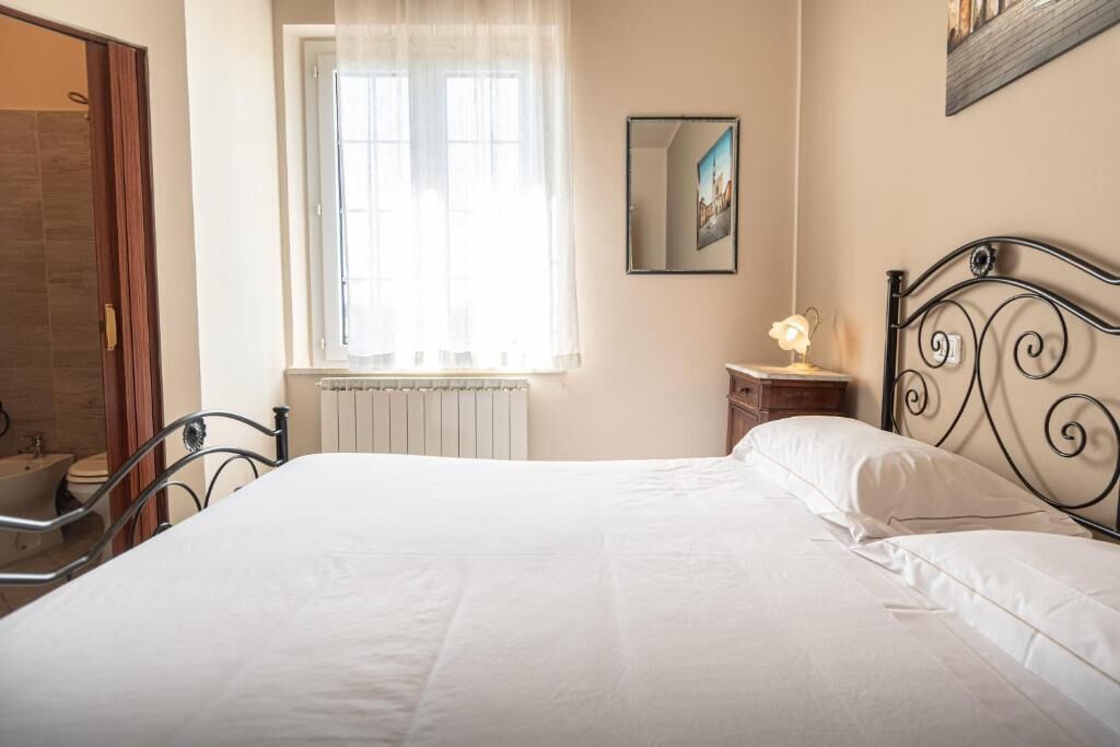 Blackout curtains, soundproofing, free WiFi