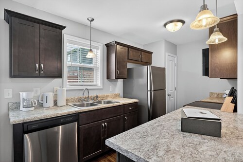 Cozy 2br Stay Near Work & Dining