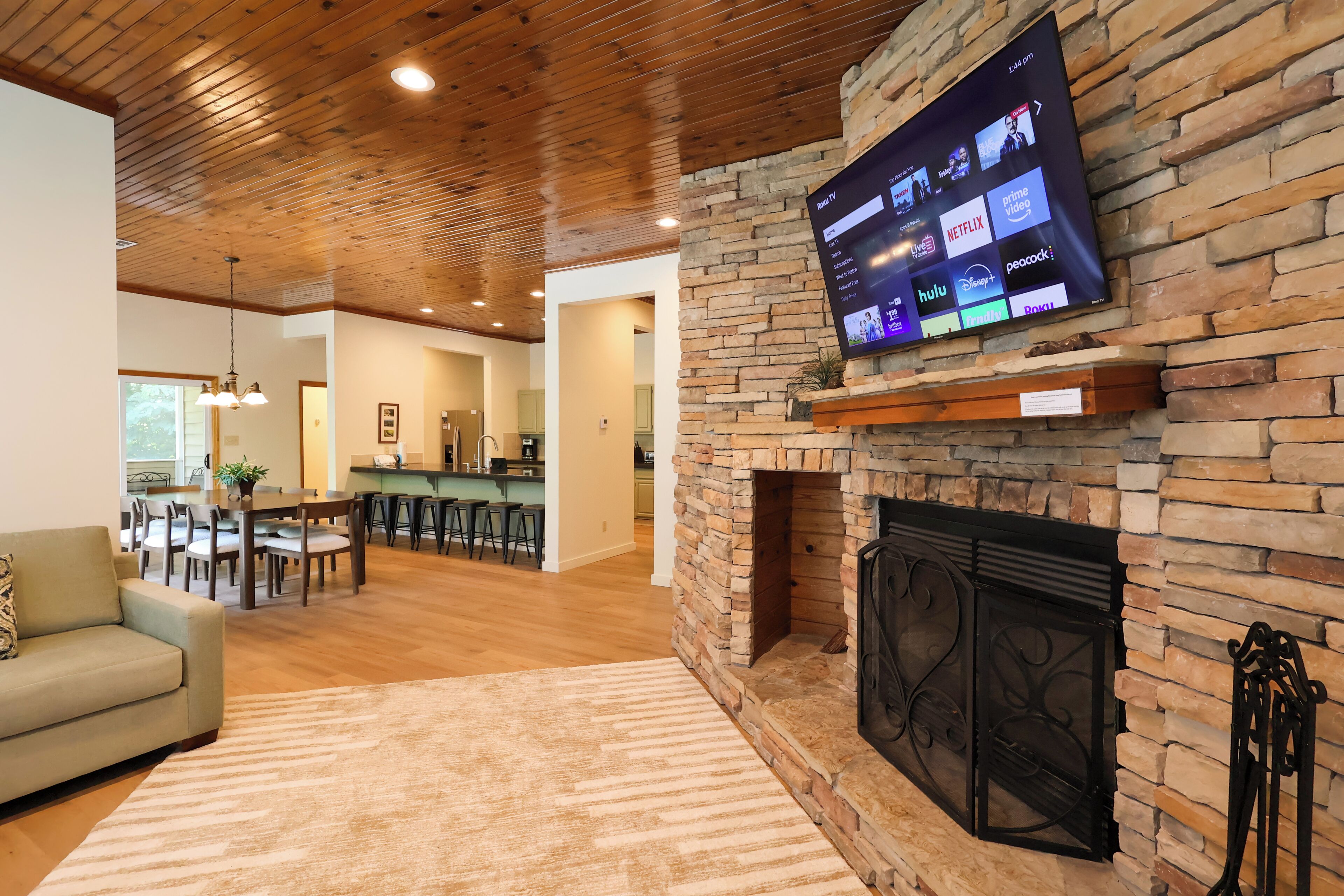 Pool Table, Hot Tub, Indoor Sauna, Outdoor Spaces, Big Kitchen In Gatlinburg! - Pigeon Forge, TN