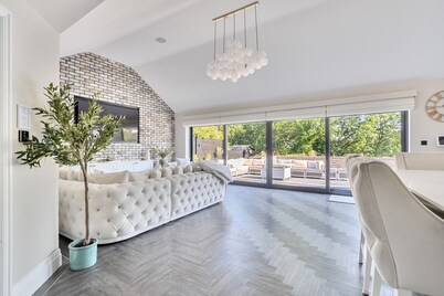 Rochester Retreat, Spacious 5 Bedroom House
