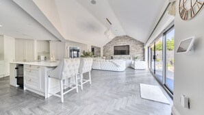 Unclassified image, 2 of 34, button - Rochester Retreat, Spacious 5 Bedroom House (Rochester)