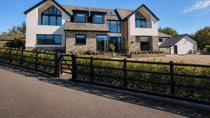 Unclassified image, 4 of 34, button - Rochester Retreat, Spacious 5 Bedroom House (Rochester)
