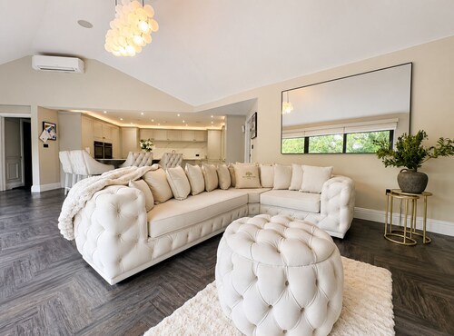 Rochester Retreat, Spacious 5 Bedroom House