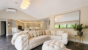 Unclassified image, 5 of 34, button - Rochester Retreat, Spacious 5 Bedroom House (Rochester)