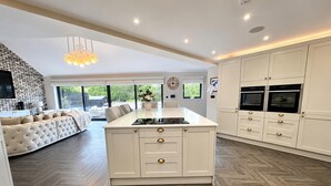 Unclassified image, 3 of 34, button - Rochester Retreat, Spacious 5 Bedroom House (Rochester)