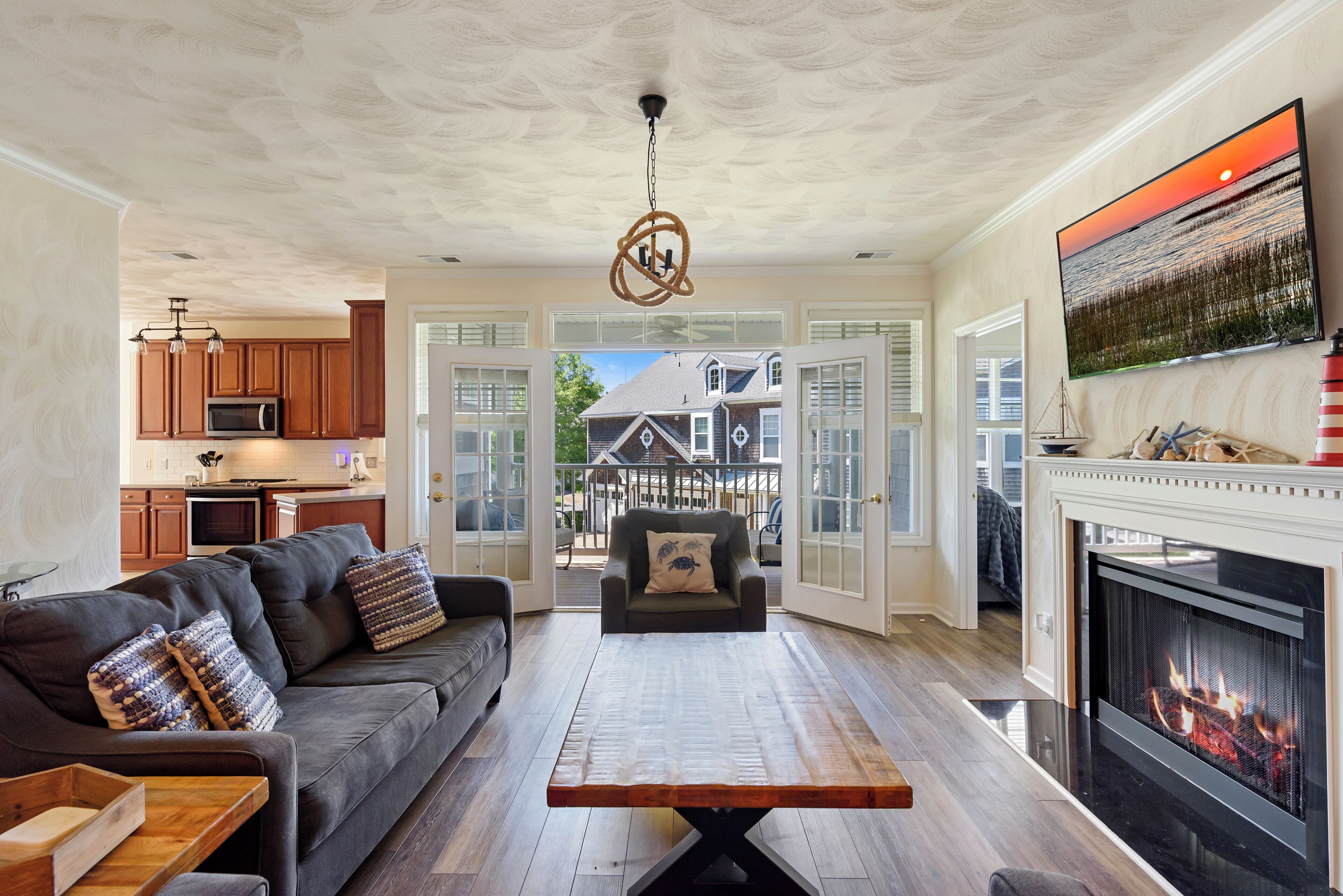 Smart TV, fireplace